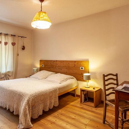 Maison Le Champ B&B Questa Casa Non E Un Albergo La Salle Eksteriør billede