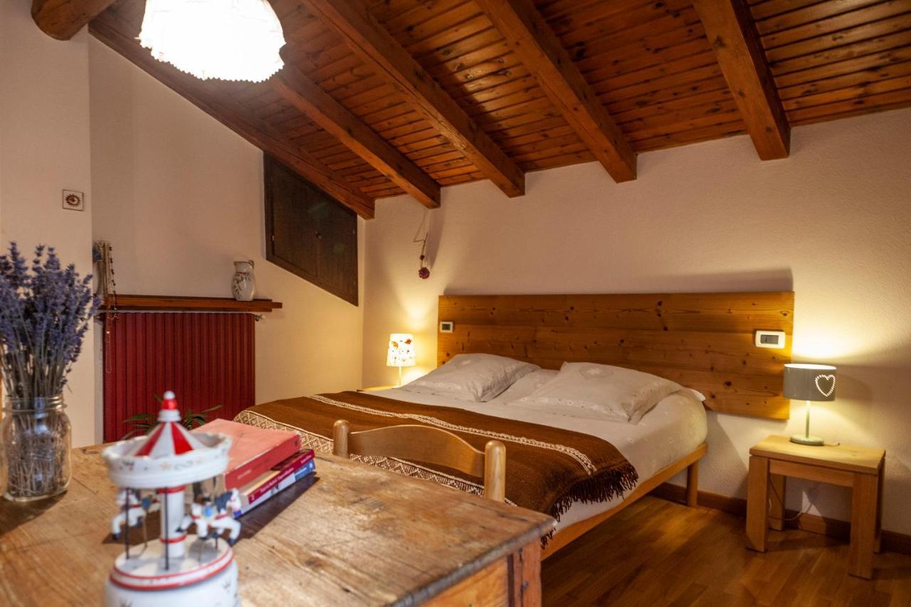 Maison Le Champ B&B Questa Casa Non E Un Albergo La Salle Eksteriør billede