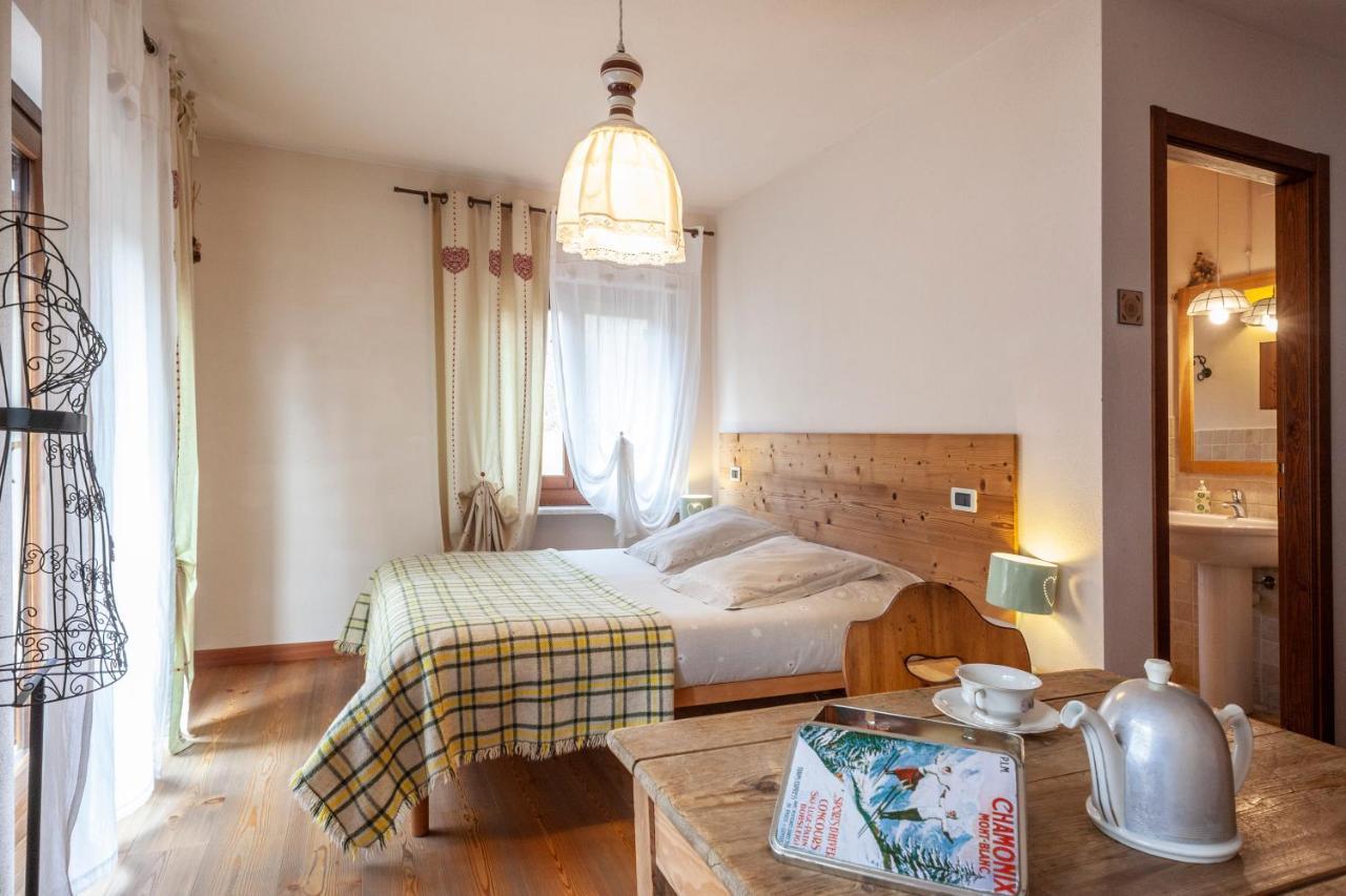 Maison Le Champ B&B Questa Casa Non E Un Albergo La Salle Eksteriør billede