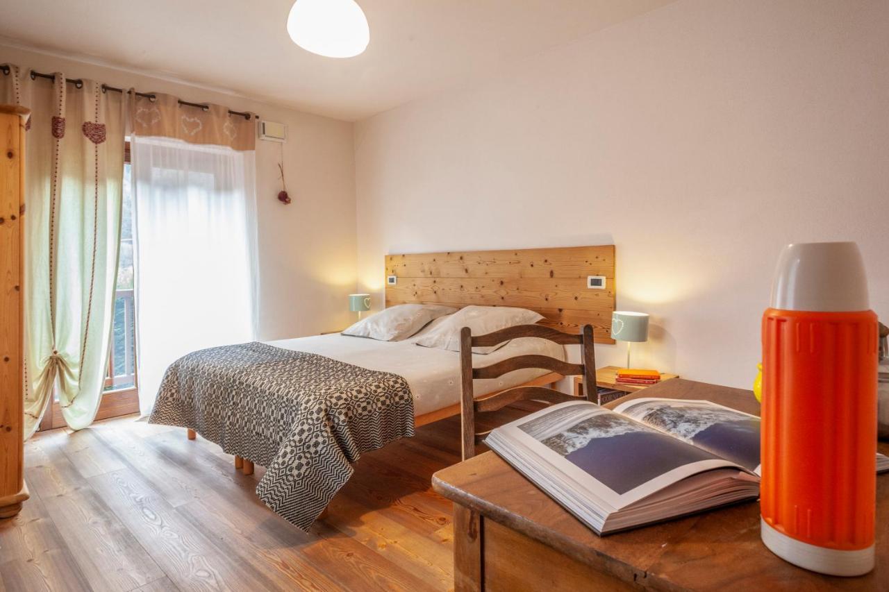 Maison Le Champ B&B Questa Casa Non E Un Albergo La Salle Eksteriør billede