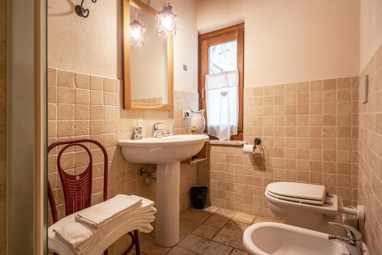 Maison Le Champ B&B Questa Casa Non E Un Albergo La Salle Eksteriør billede